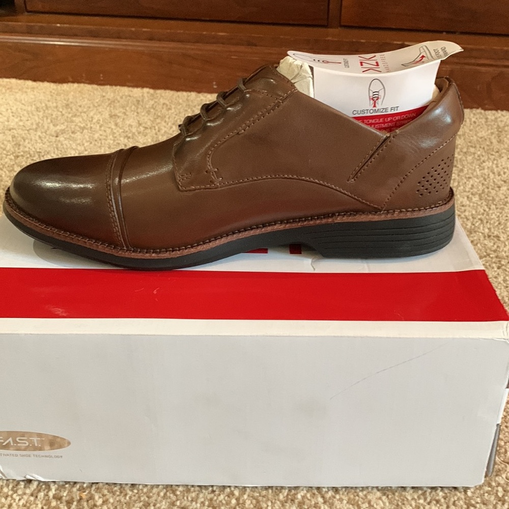 Kizik mens NEW IN BOX brown leather shoes , size 10.5
